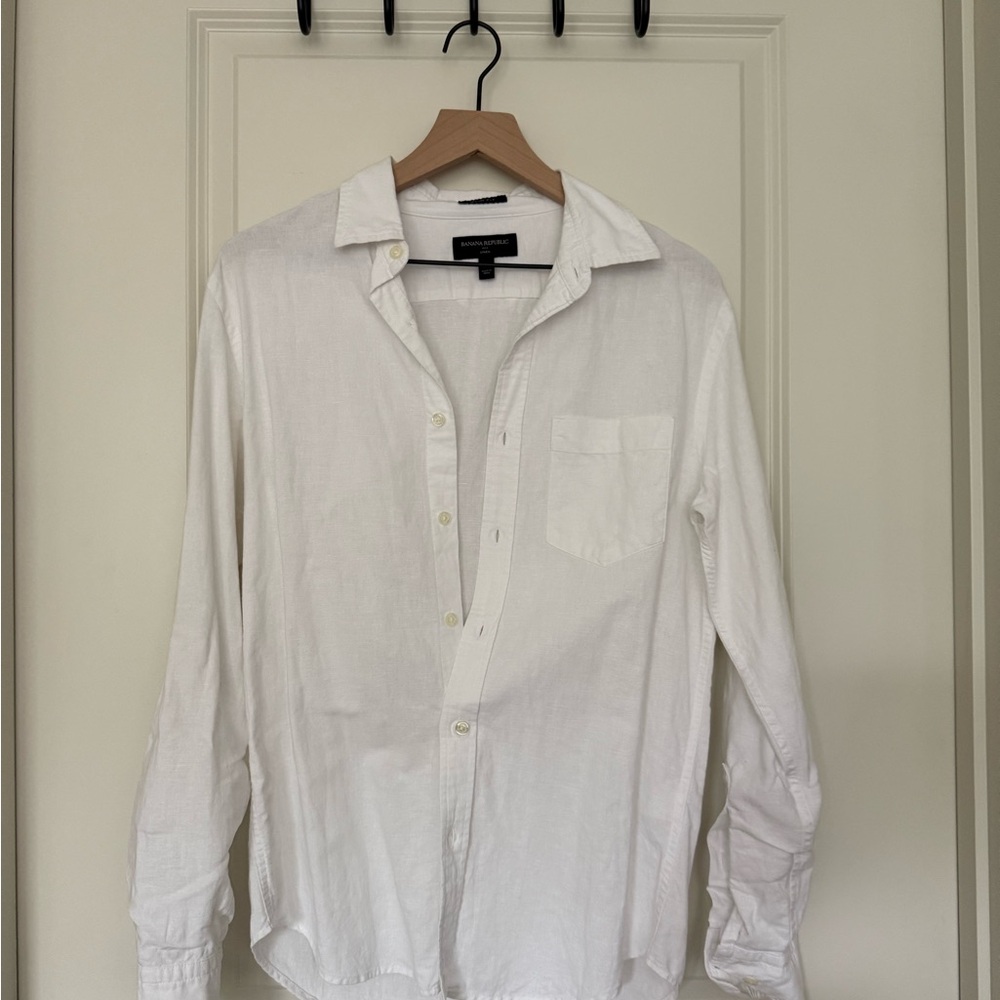 Banana Republic White Button-Up Shirt